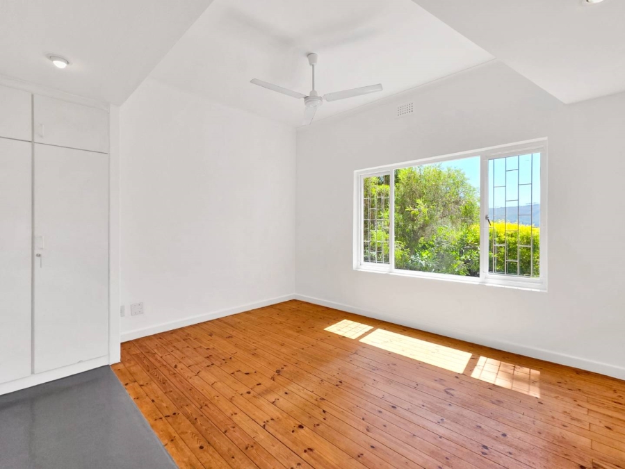 2 Bedroom Property for Sale in Vredehoek Western Cape